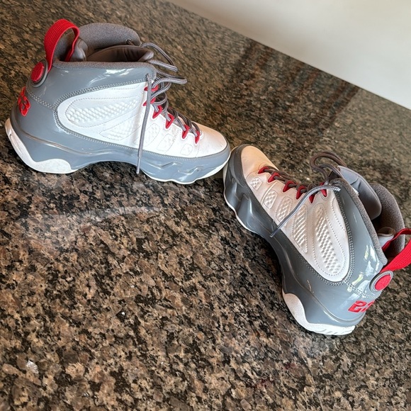 Air Jordan women’s retro 9 fire red Gray and Red Basketball Sneakers EUC 9.5 - Picture 13 of 13